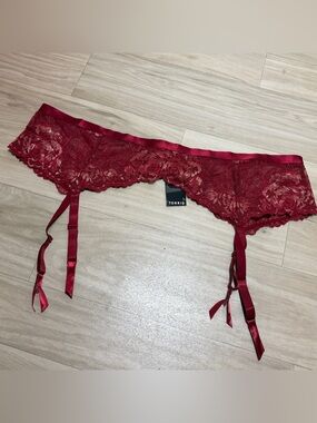 NWT Torrid Burgundy Red Gold Floral Lace Garter Belt Size 3/4 Plus Size Lingerie